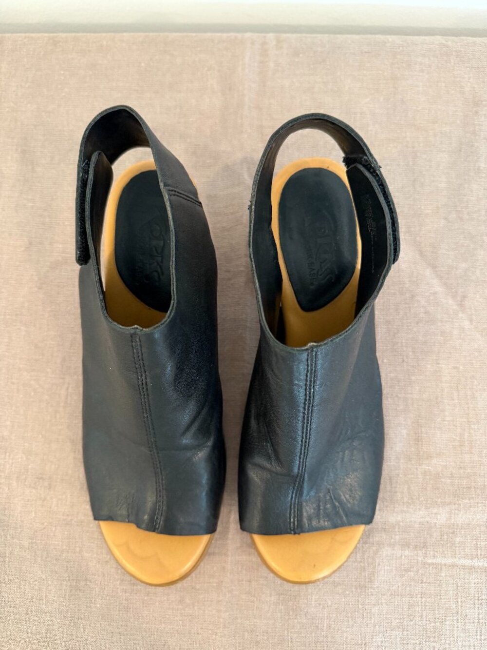 Kork-Ease Black Leather Wide Strap Heeled Sandals - Size 8/39